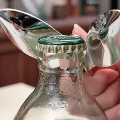 TipsyBird™ | Lekfull och dekorativ flasköppnare i form av en fågel