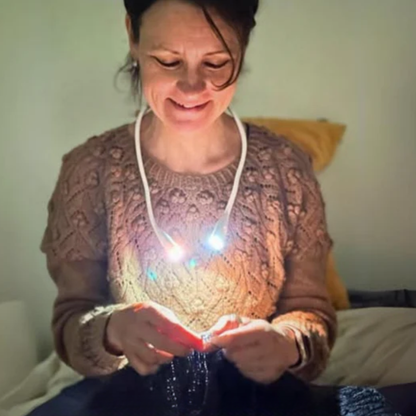 NeckBeam™ l Nacklampan som lyser upp dina skapelser och avlastar dina ögon