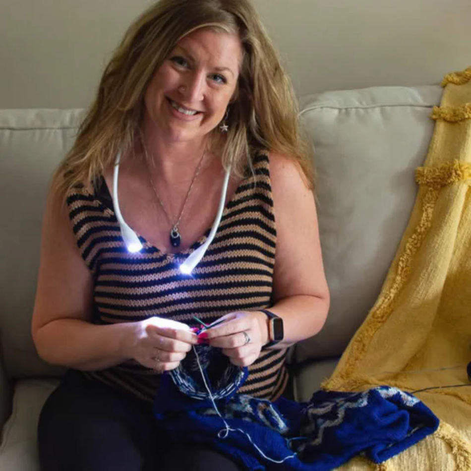 NeckBeam™ l Nacklampan som lyser upp dina skapelser och avlastar dina ögon