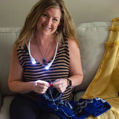 NeckBeam™ l Nacklampan som lyser upp dina skapelser och avlastar dina ögon